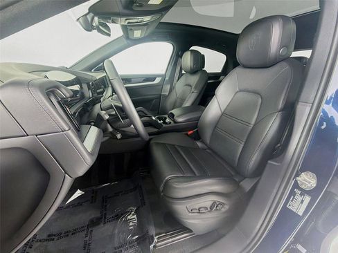 Certified 2025 Porsche Cayenne Coupe AWD/4WD image 5