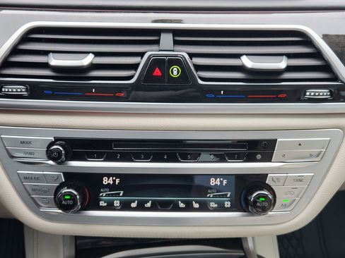 Used 2020 BMW 740i w/ Premium Package image 22