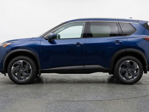 Used 2025 Nissan Rogue SV image 5