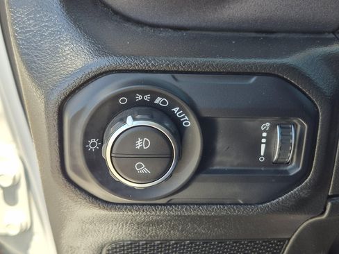 Used 2023 Jeep Gladiator Mojave AWD/4WD image 34