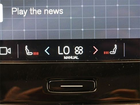 Used 2024 Volvo XC40 B5 Plus w/ Protection Package Premier image 20