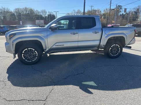 Certified 2025 Toyota Tacoma TRD Sport image 5