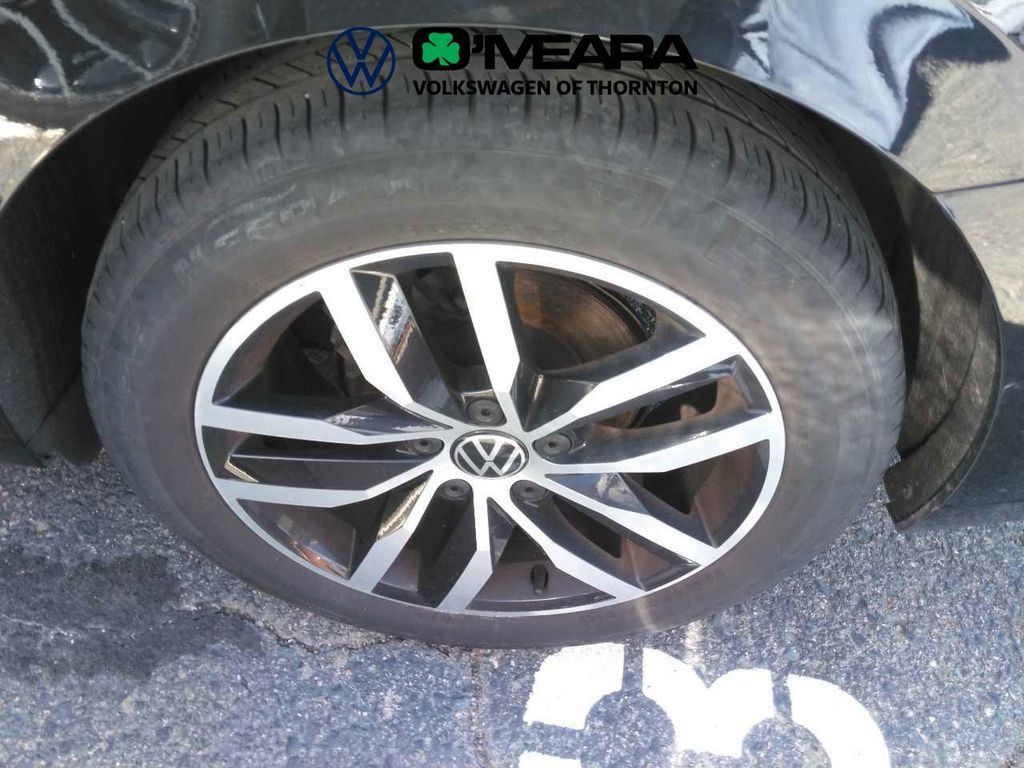 Used 2025 Volkswagen Jetta SE FWD image 7