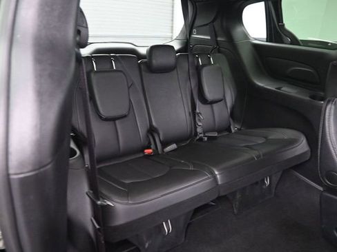 Used 2025 Chrysler Pacifica Select image 16