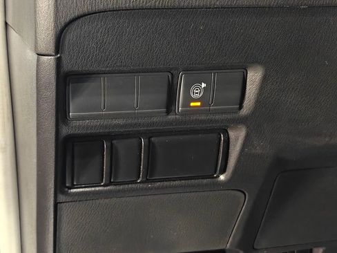 Used 2021 Nissan Armada SV image 48