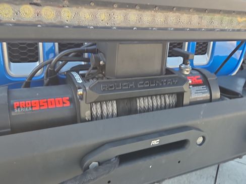 Used 2022 Jeep Wrangler Unlimited Sahara w/ LED Lighting Group AWD/4WD image 39