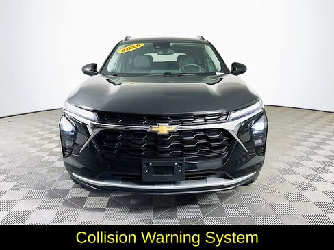 Used 2025 Chevrolet Trax LT w/ LT Convenience Package image 4