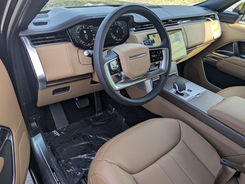 New 2026 Land Rover Range Rover SE image 9