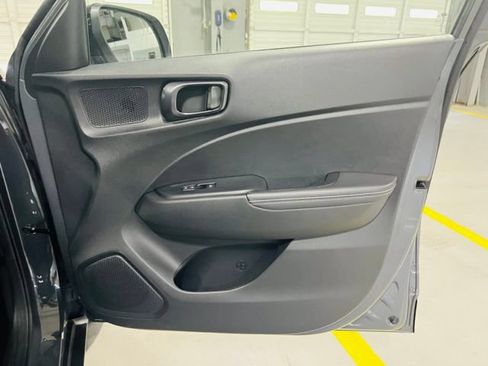 Used 2024 Hyundai Venue Limited FWD image 34