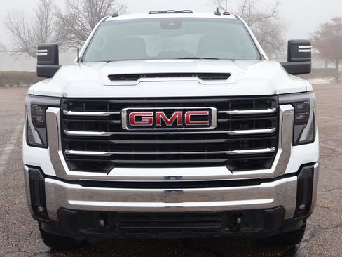 Used 2024 GMC Sierra 2500 SLE w/ SLE Convenience Package image 10