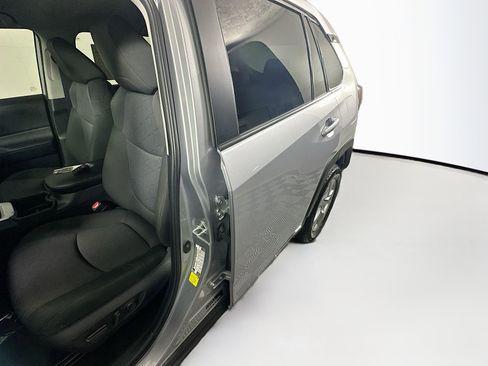Used 2025 Toyota RAV4 XLE AWD/4WD image 12