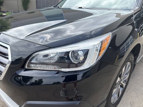 Used 2017 Subaru Outback 2.5i Touring AWD/4WD image 6