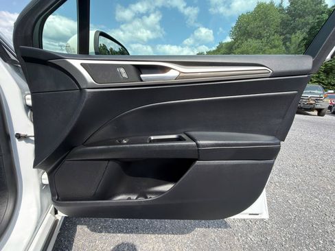 Used 2019 Ford Fusion SEL FWD image 28