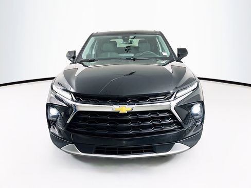 Used 2025 Chevrolet Blazer LT FWD image 2
