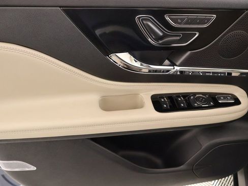 New 2026 Lincoln Corsair Reserve image 16