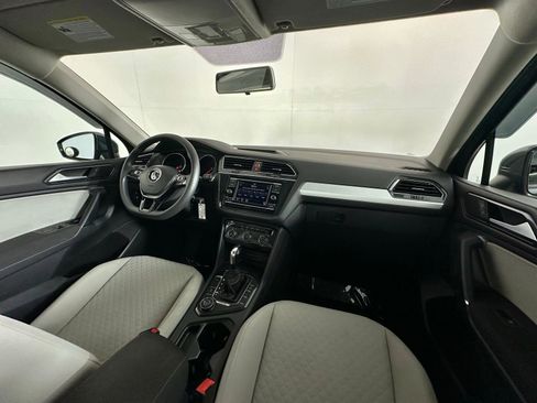 Used 2018 Volkswagen Tiguan S image 30