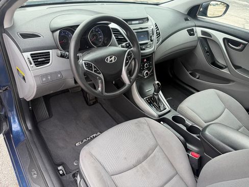 Used 2015 Hyundai Elantra SE w/ Option Group 02 FWD image 9