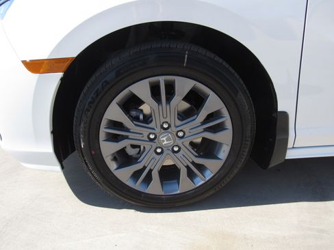 New 2026 Honda Odyssey Touring image 3