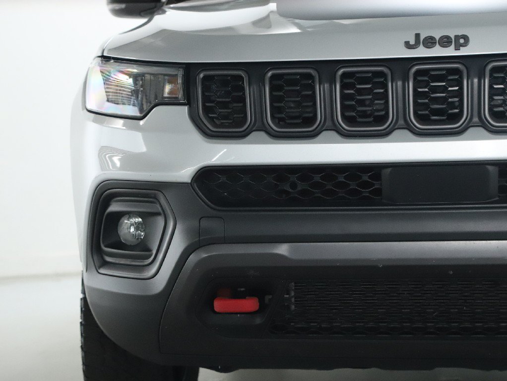 Used 2025 Jeep Compass Trailhawk AWD/4WD image 6