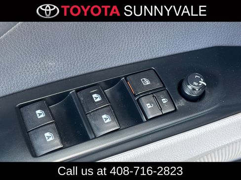 Used 2019 Toyota Camry SE FWD image 18
