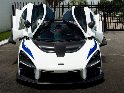 Used 2019 McLaren Senna RWD image 3