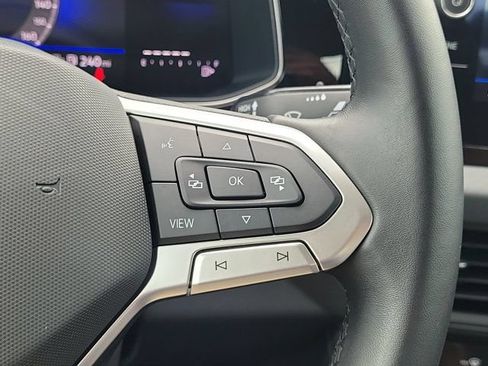 Used 2025 Volkswagen Jetta SE FWD image 19