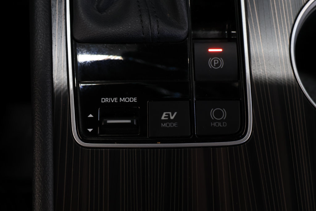 Used 2024 Toyota Sienna Platinum FWD image 38