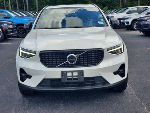 Used 2023 Volvo XC40 B5 Plus w/ Protection Package Premier image 2
