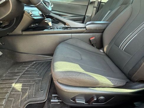 Used 2022 Hyundai Elantra SEL w/ Convenience + Premium Package image 12