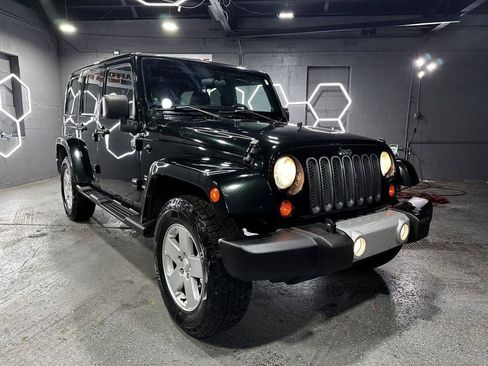 Used 2012 Jeep Wrangler Unlimited Sahara w/ Dual Top Group AWD/4WD image 8
