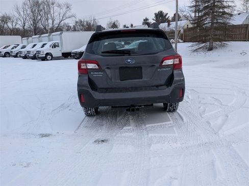 Used 2019 Subaru Outback 2.5i image 4