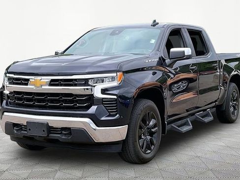 Used 2022 Chevrolet Silverado 1500 LT AWD/4WD image 3