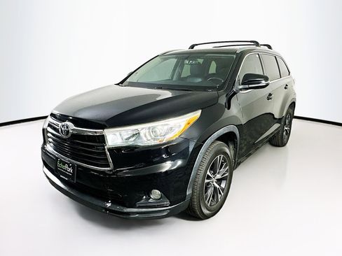 Used 2016 Toyota Highlander XLE image 3