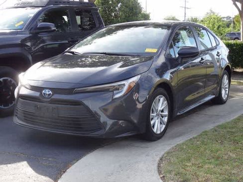 Used 2023 Toyota Corolla LE w/ LE Convenience Package FWD image 1