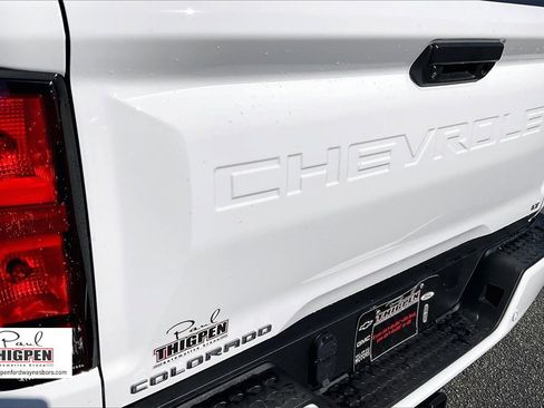 Used 2024 Chevrolet Colorado LT w/ LT Convenience Package III image 8