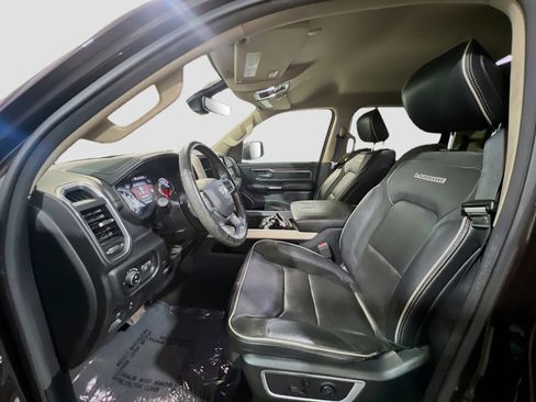 Used 2019 RAM 1500 Laramie AWD/4WD image 15