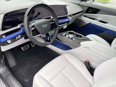 New 2025 Cadillac Optiq Luxury 1 image 19