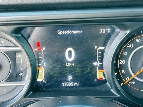 Used 2024 Jeep Wrangler Unlimited Sahara w/ Technology Group AWD/4WD image 13