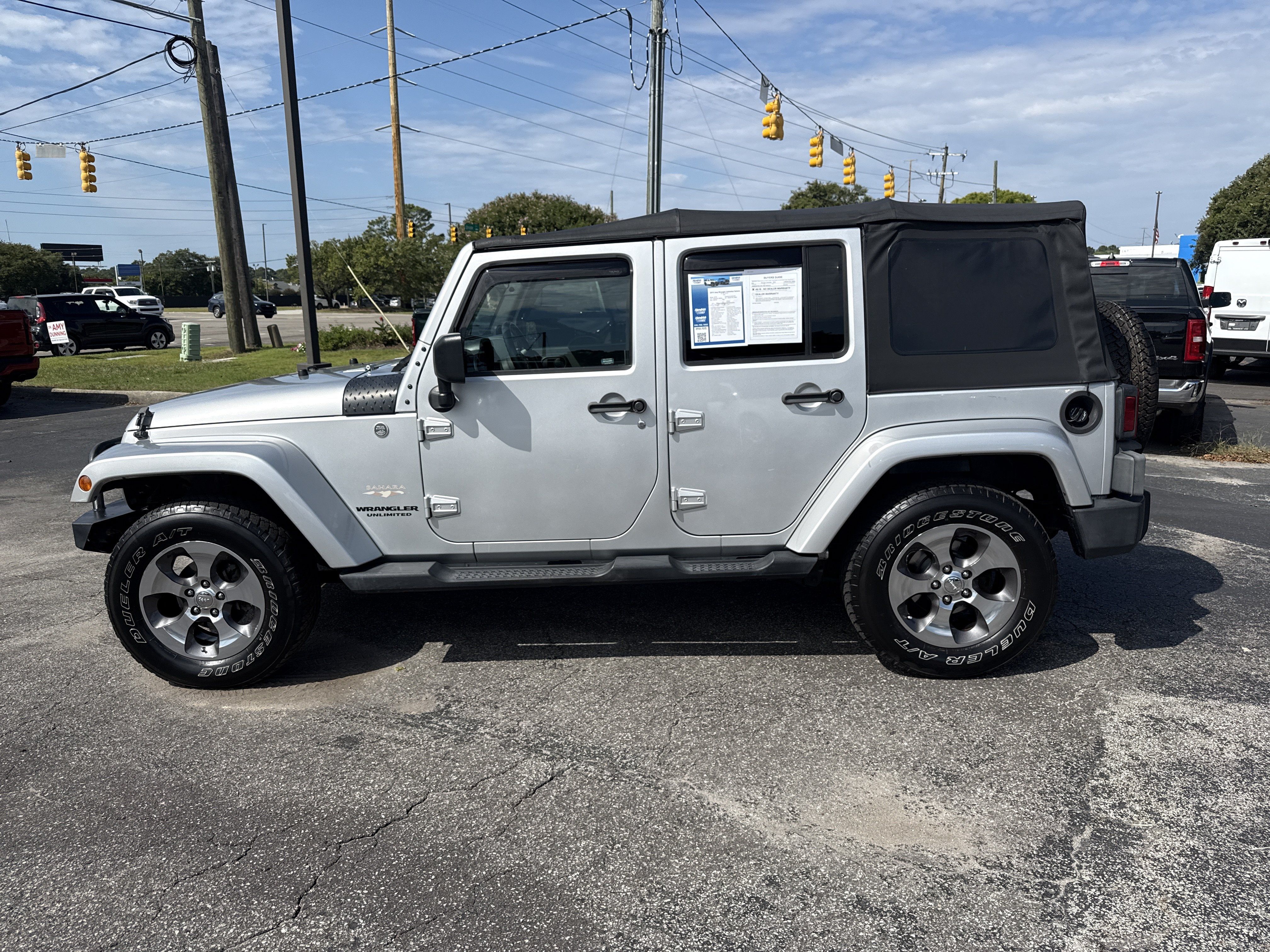 Used 2010 Jeep Wrangler Unlimited Sahara w/ Dual Top Group AWD/4WD image 6