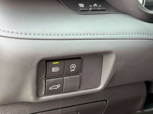 Used 2023 Toyota Highlander LE FWD image 20