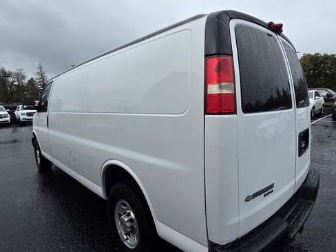 Used 2014 Chevrolet Express 2500 Extended image 4