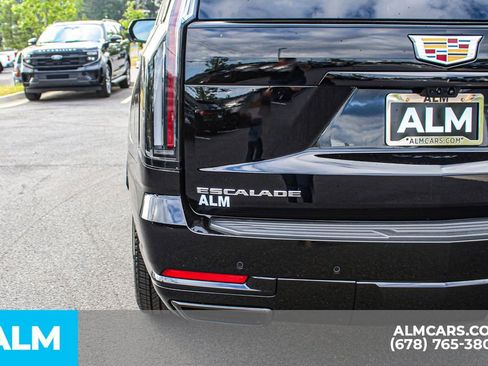 Used 2026 Cadillac Escalade Platinum Sport w/ LPO, Floor Liner Package AWD/4WD image 12