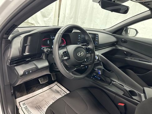 Used 2025 Hyundai Elantra Sport image 14