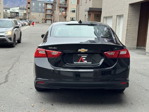 Used 2018 Chevrolet Malibu LT image 3