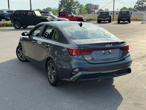 Used 2022 Kia Forte LXS w/ LXS Technology Package FWD image 5