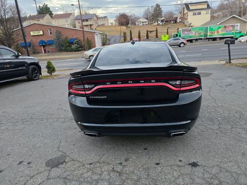 Used 2016 Dodge Charger SXT image 6