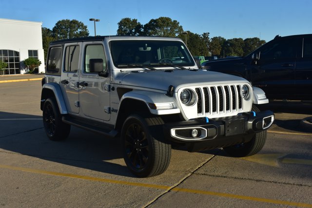 Used 2023 Jeep Wrangler Unlimited Sahara AWD/4WD image 3