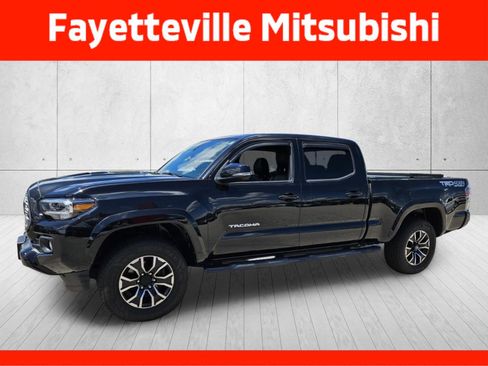 Used 2021 Toyota Tacoma TRD Sport w/ TRD Premium Sport Package AWD/4WD image 3