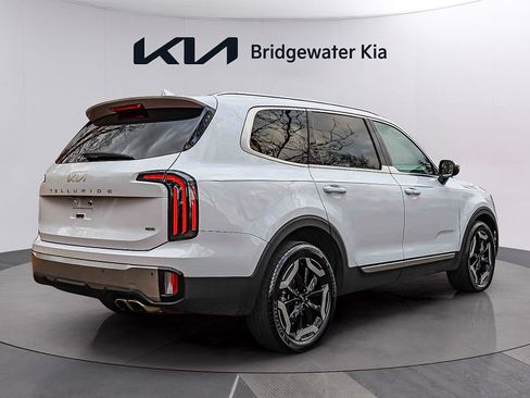 Certified 2023 Kia Telluride EX w/ EX Captain's Chair Package image 6