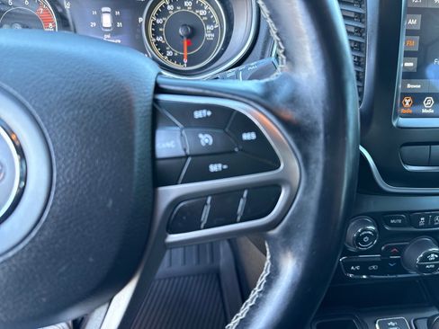 Used 2021 Jeep Cherokee Latitude Lux 80th Anniv w/ Quick Order Package 26U 80TH image 19